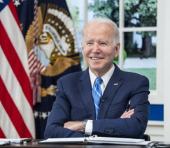 Adam Schultz - Casa Branca